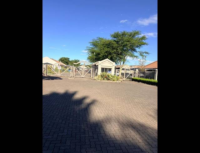 2 BEDROOM TOWNHOUSE FOR SALE IN ELDORETTE